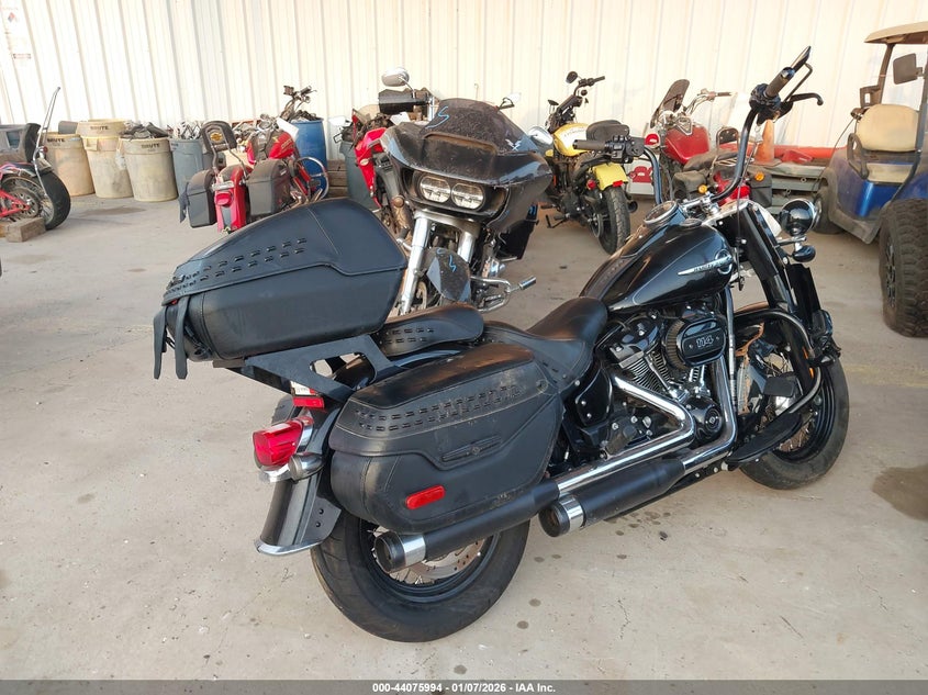 VIN 1HD1YBK19JC017120 2018 HARLEY-DAVIDSON FLHCS HERITAGE CLASSIC 114