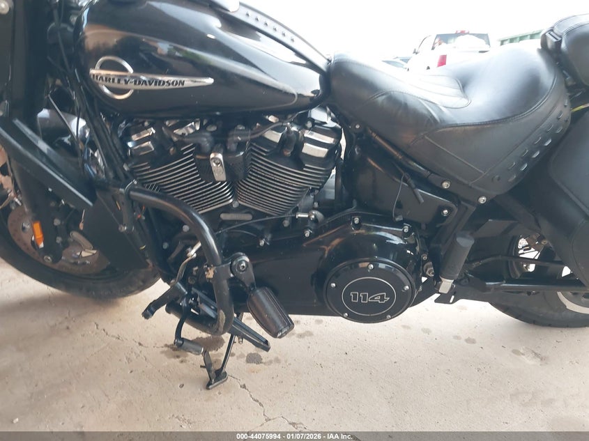 VIN 1HD1YBK19JC017120 2018 HARLEY-DAVIDSON FLHCS HERITAGE CLASSIC 114