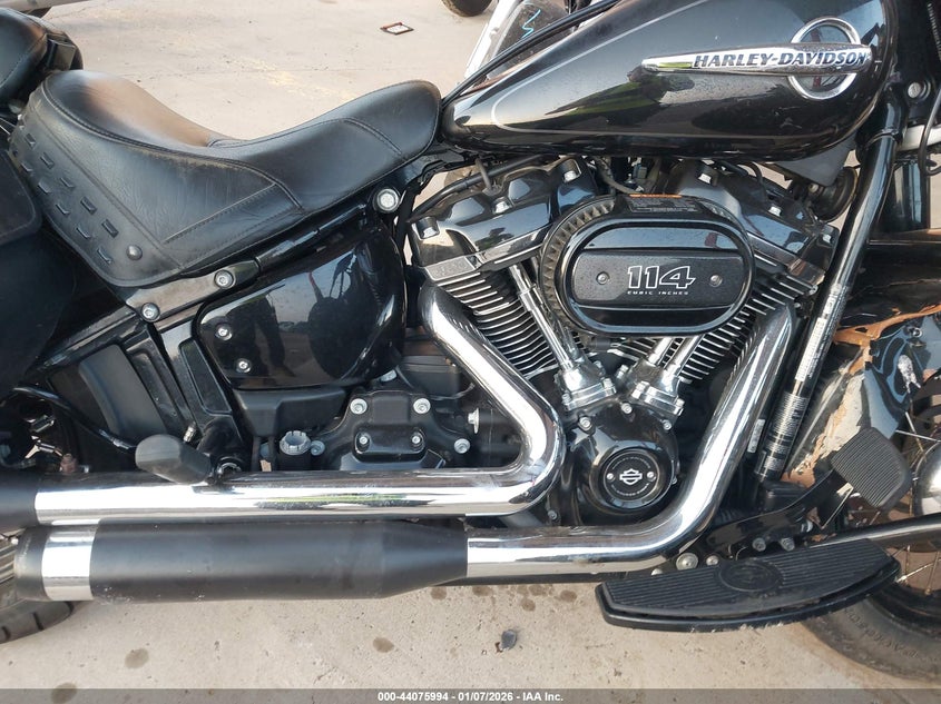 VIN 1HD1YBK19JC017120 2018 HARLEY-DAVIDSON FLHCS HERITAGE CLASSIC 114
