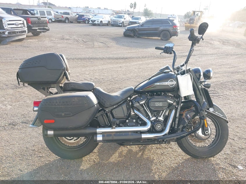 2018 Harley-Davidson Flhcs Heritage Classic 114 VIN: 1HD1YBK19JC017120 Lot: 44075994