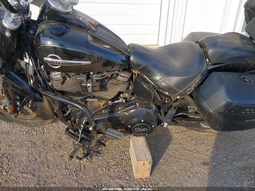 2018 Harley-Davidson Flhcs Heritage Classic 114 VIN: 1HD1YBK19JC017120 Lot: 44075994