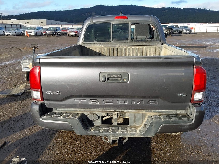 VIN 3TYSZ5AN7NT083229 2022 TOYOTA TACOMA SR5 V6