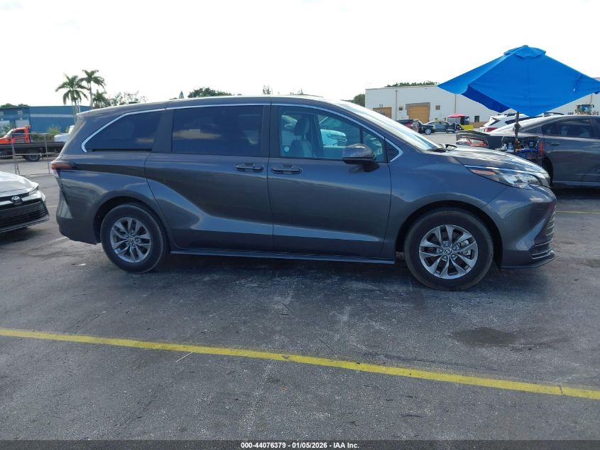 2025 Toyota Sienna - 5TDKRKEC5SS225544