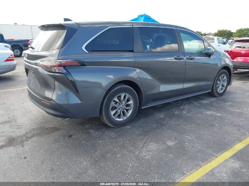 2025 Toyota Sienna - 5TDKRKEC5SS225544