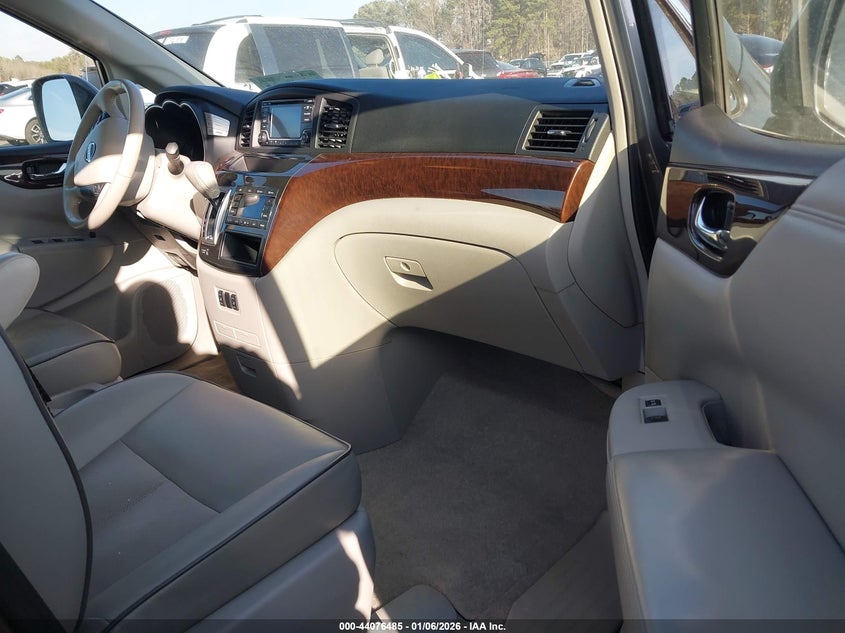 2016 Nissan Quest Sv