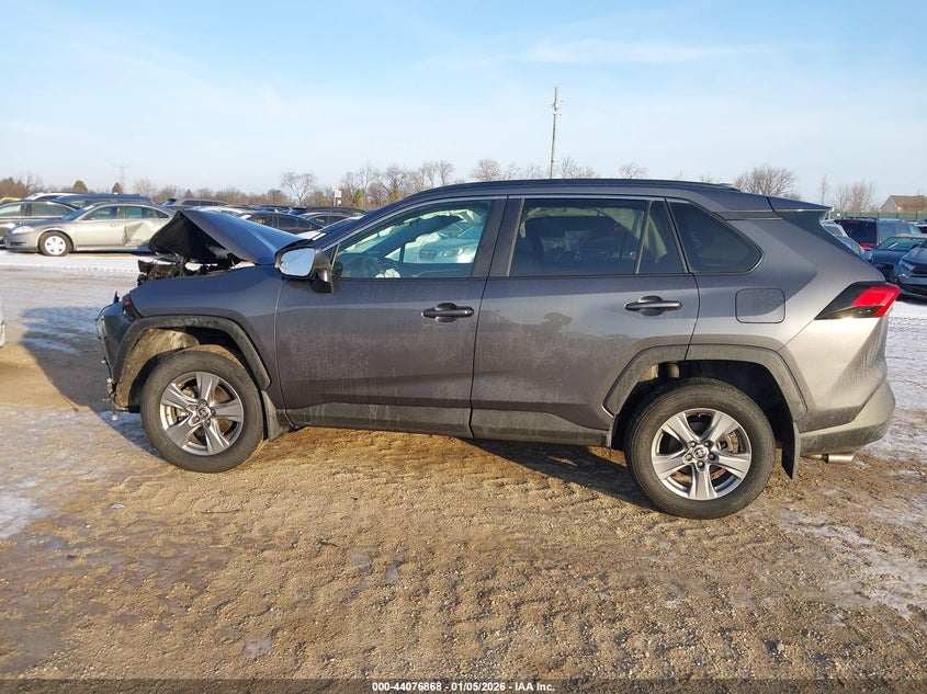 VIN 2T3P1RFV1NW295194 2022 TOYOTA RAV4 XLE
