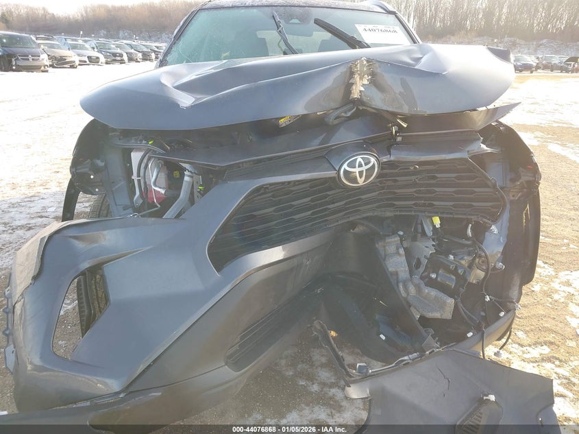 VIN 2T3P1RFV1NW295194 2022 TOYOTA RAV4 XLE