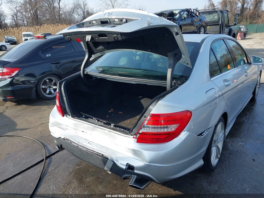 2012 Mercedes-benz C class 3.0 C 300 Sport 4Matic silver Lot 111044076984 Vin WDDGF8BB7CA648269