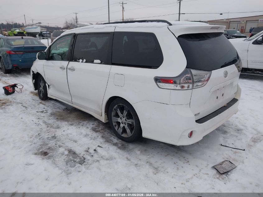 2015 Toyota Sienna Se 8 Passenger