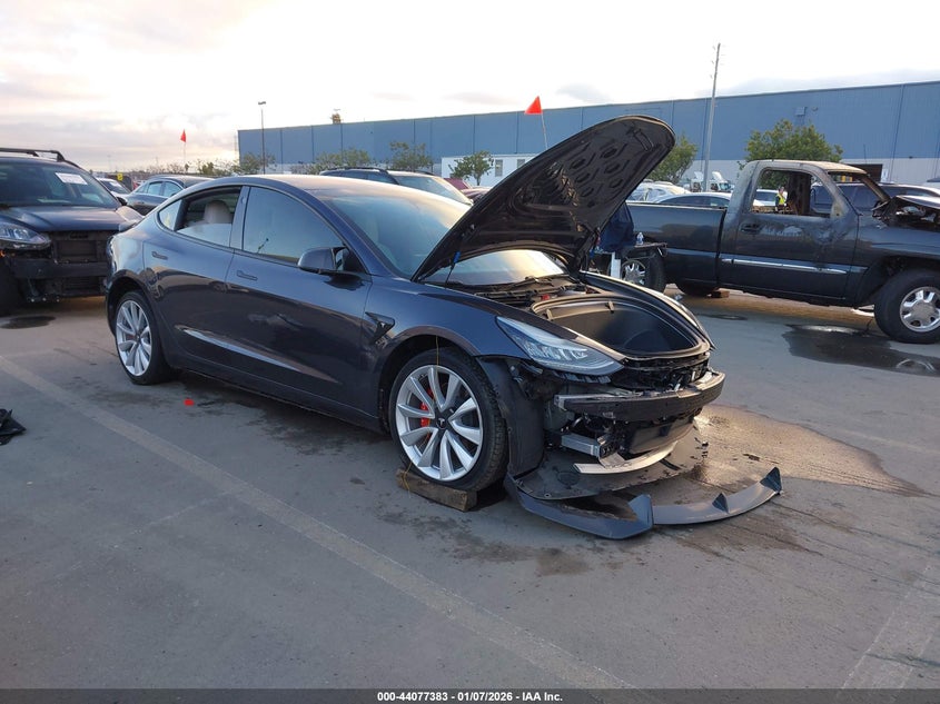 5YJ3E1EA9JF169071 2018 Tesla Model 3 Long Range/Mid Range auction photo 1