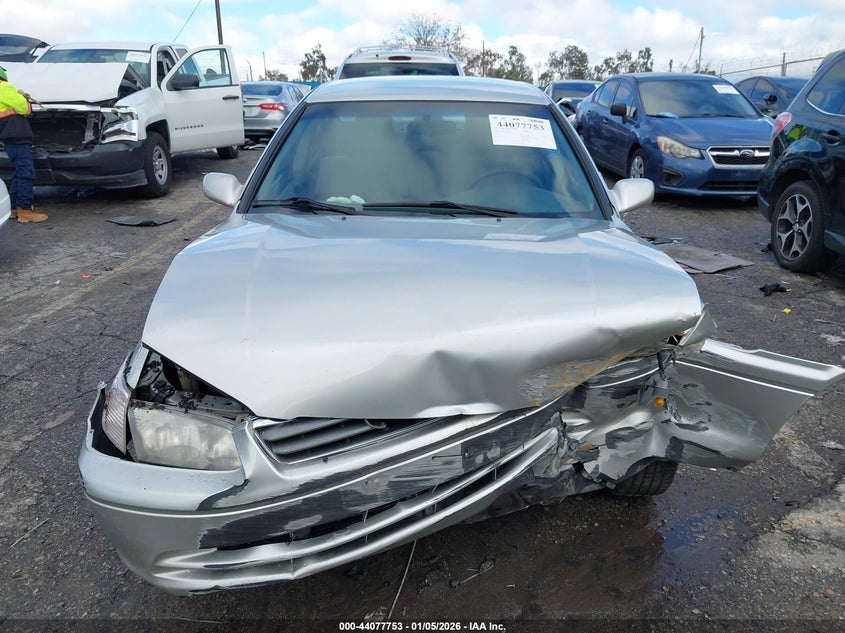 2000 Toyota Camry Le V6 VIN: JT2BF22K4Y0261184 Lot: 44077753