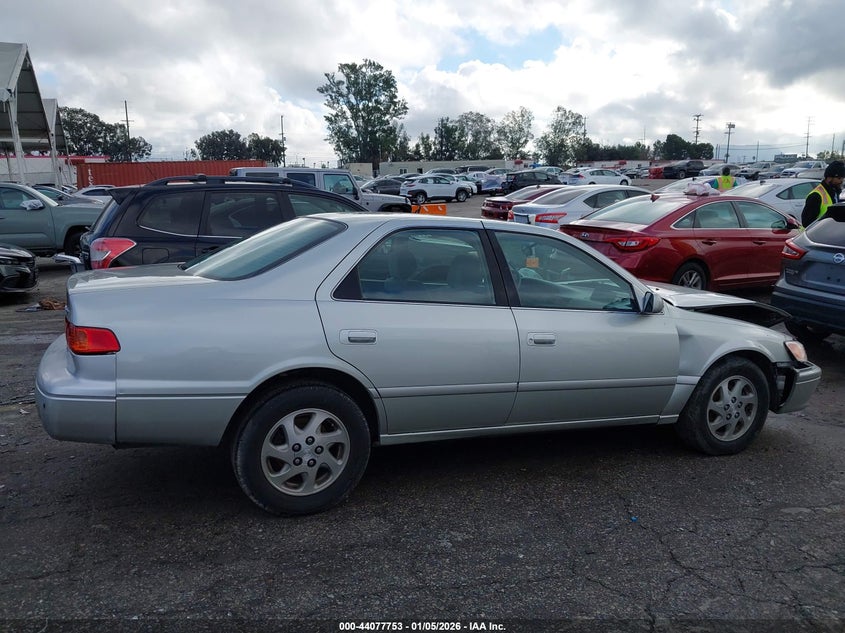 2000 Toyota Camry Le V6 VIN: JT2BF22K4Y0261184 Lot: 44077753