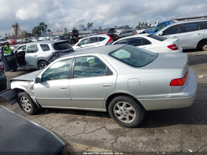 2000 Toyota Camry Le V6 VIN: JT2BF22K4Y0261184 Lot: 44077753