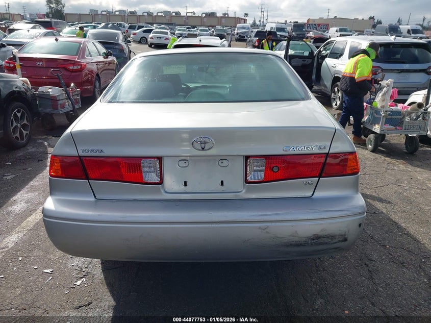 2000 Toyota Camry Le V6 VIN: JT2BF22K4Y0261184 Lot: 44077753
