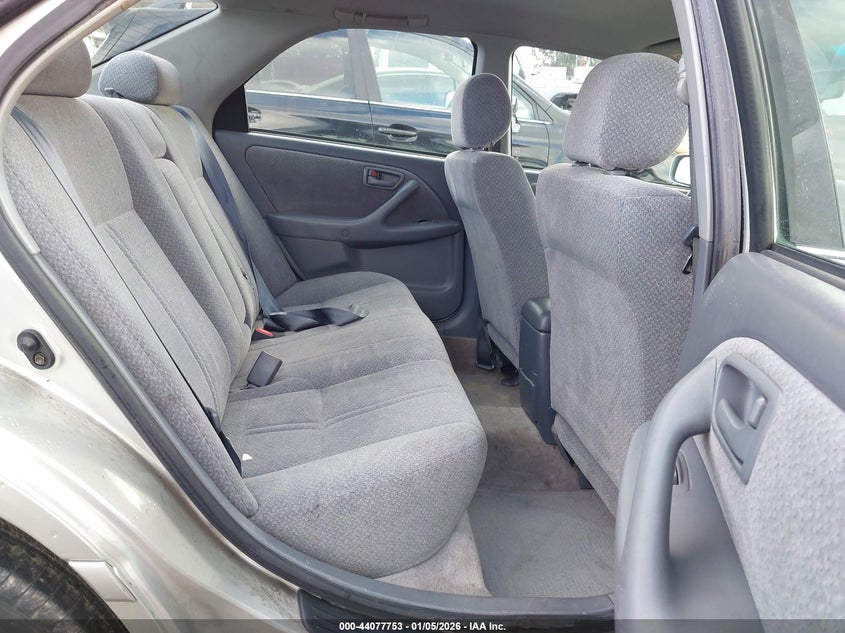 2000 Toyota Camry Le V6 VIN: JT2BF22K4Y0261184 Lot: 44077753