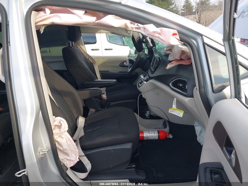 VIN 2C4RC1CG3RR152905 2024 CHRYSLER VOYAGER LX