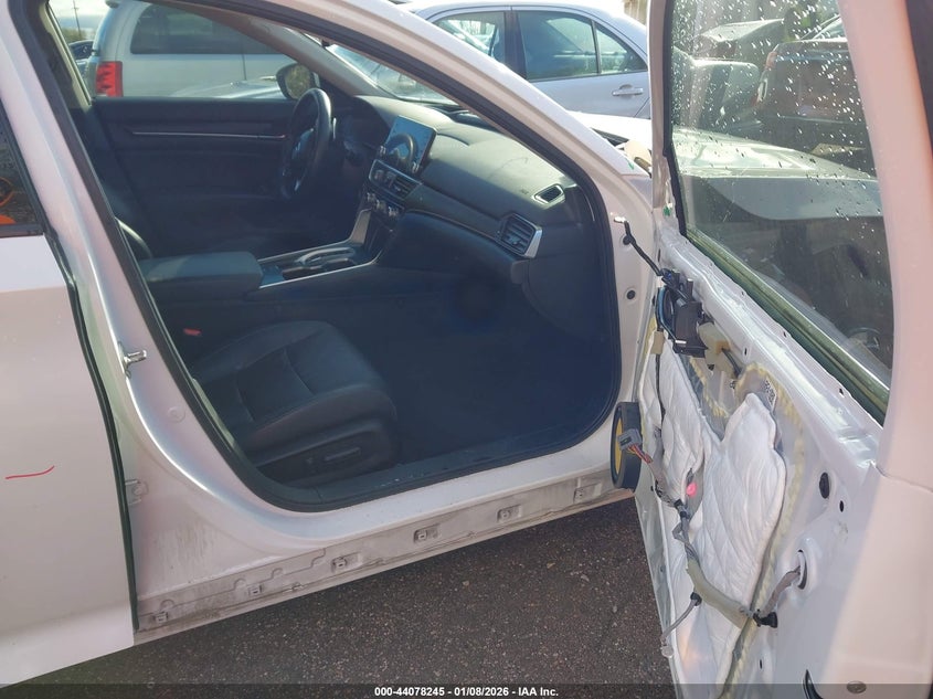 VIN 1HGCV2F95JA030818 2018 HONDA ACCORD TOURING 2.0T