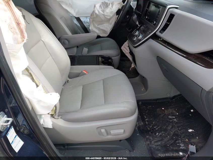 VIN 5TDDZ3DC4LS246421 2020 TOYOTA SIENNA XLE