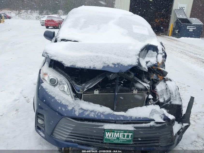 2020 TOYOTA SIENNA XLE · Фото 11