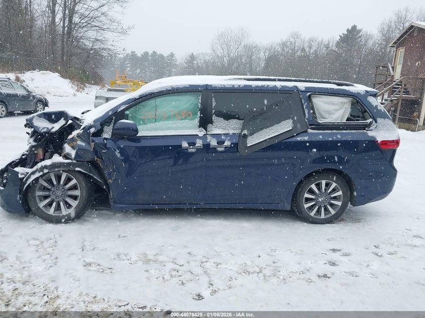 2020 TOYOTA SIENNA XLE · Фото 13