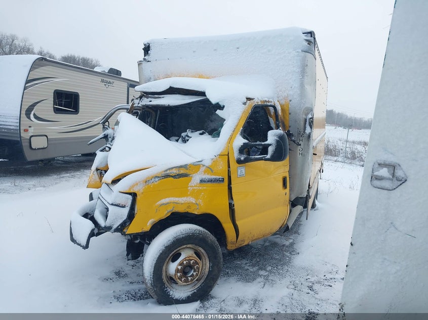 2015 Ford E-350 E-350 Cutaway yellow Lot 111044078465 Vin 1FDWE3FS6FDA32485