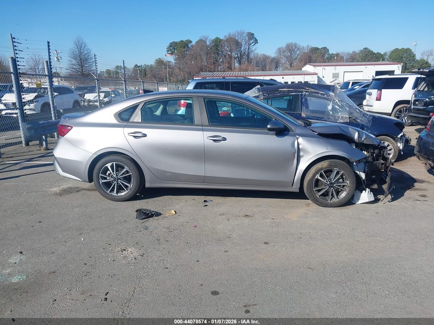 VIN 3KPF24AD0PE559949 2023 KIA FORTE LXS