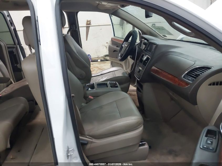 2014 Chrysler Town & Country Touring