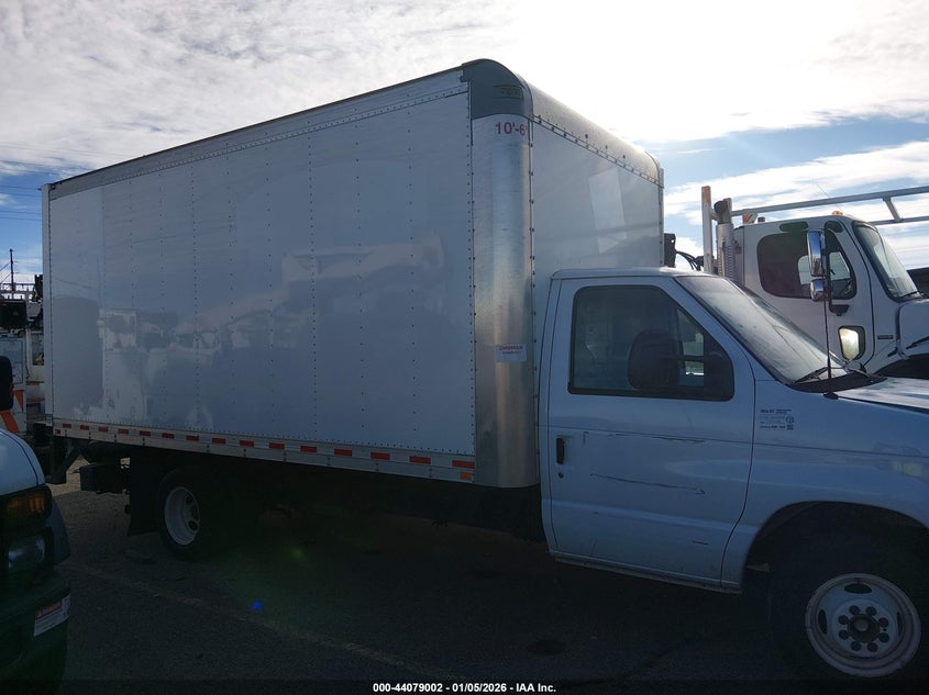 1FDWE3FN0RDD06987 2024 Ford E-350 E-350 Cutaway white