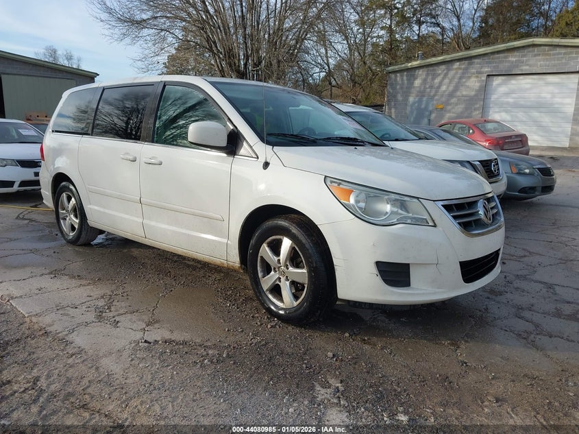 2V4RW3D18AR306175 2010 Volkswagen Routan Se auction photo 1