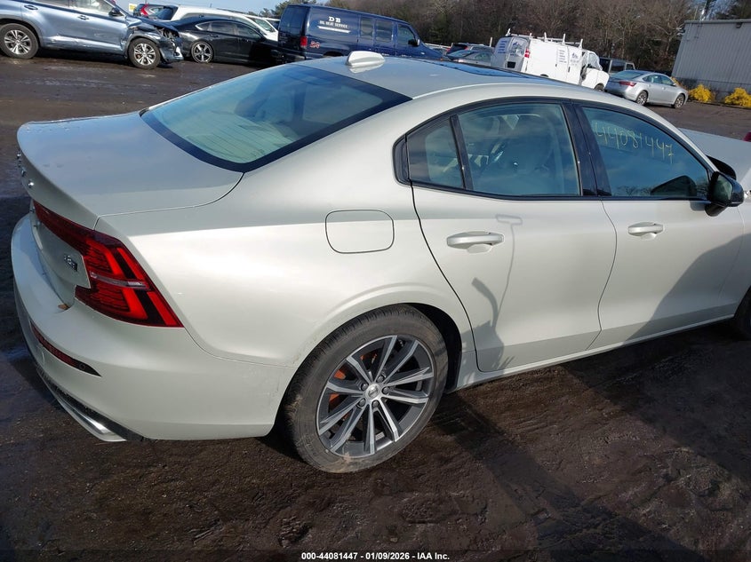 2022 Volvo S60 B5 Momentum