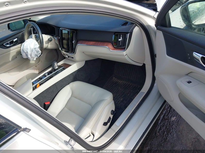 2022 Volvo S60 B5 Momentum