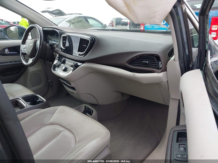 2020 Chrysler Pacifica Touring L