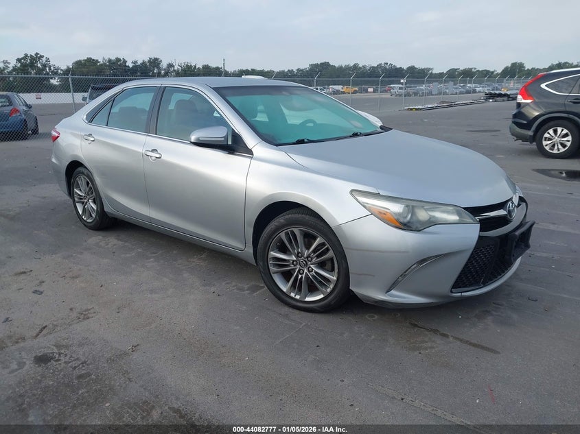 4T1BF1FK2HU632438 2017 Toyota Camry Se auction photo 1