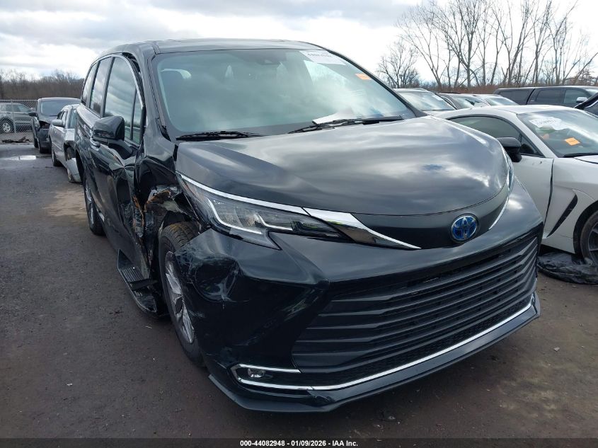 2022 Toyota Sienna Xle