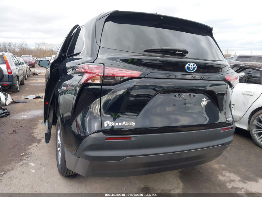 2022 Toyota Sienna Xle