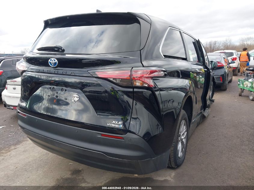 2022 Toyota Sienna Xle