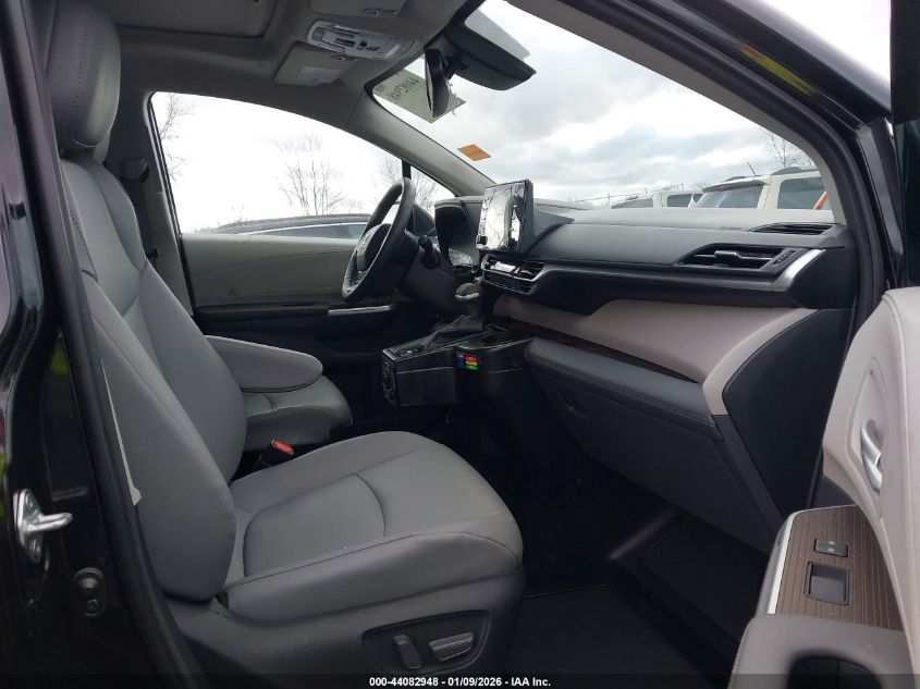 2022 Toyota Sienna Xle