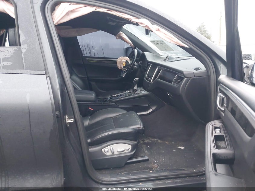 VIN WP1AA2A56JLB04210 2018 PORSCHE MACAN