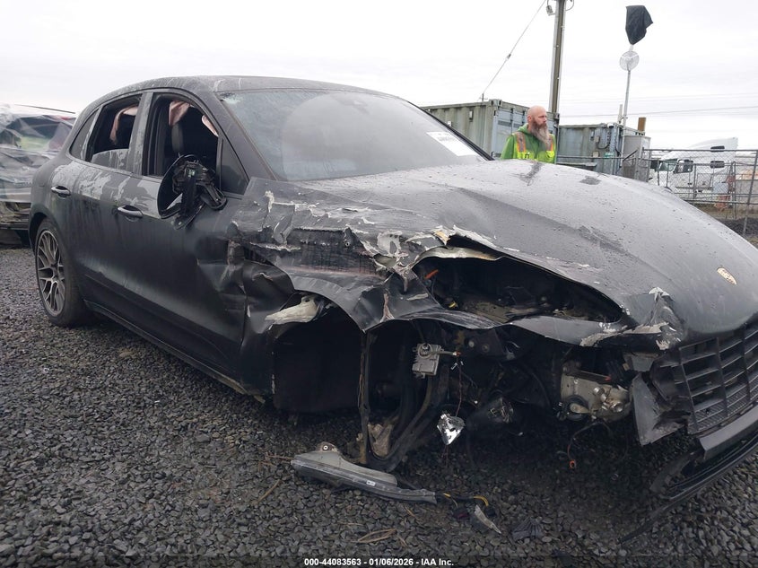 VIN WP1AA2A56JLB04210 2018 PORSCHE MACAN
