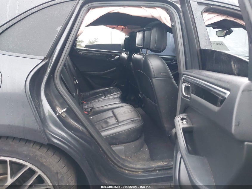 VIN WP1AA2A56JLB04210 2018 PORSCHE MACAN
