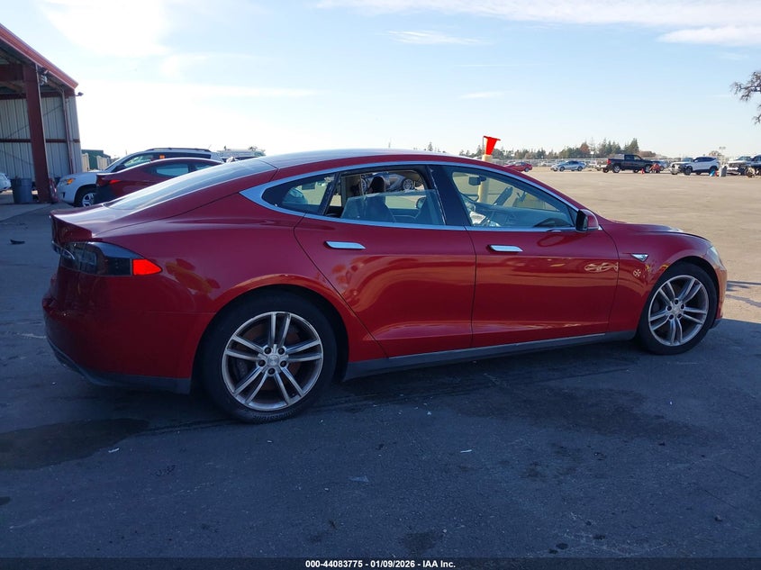 2013 Tesla Model S VIN: 5YJSA1AC3DFP10926 Lot: 44083775