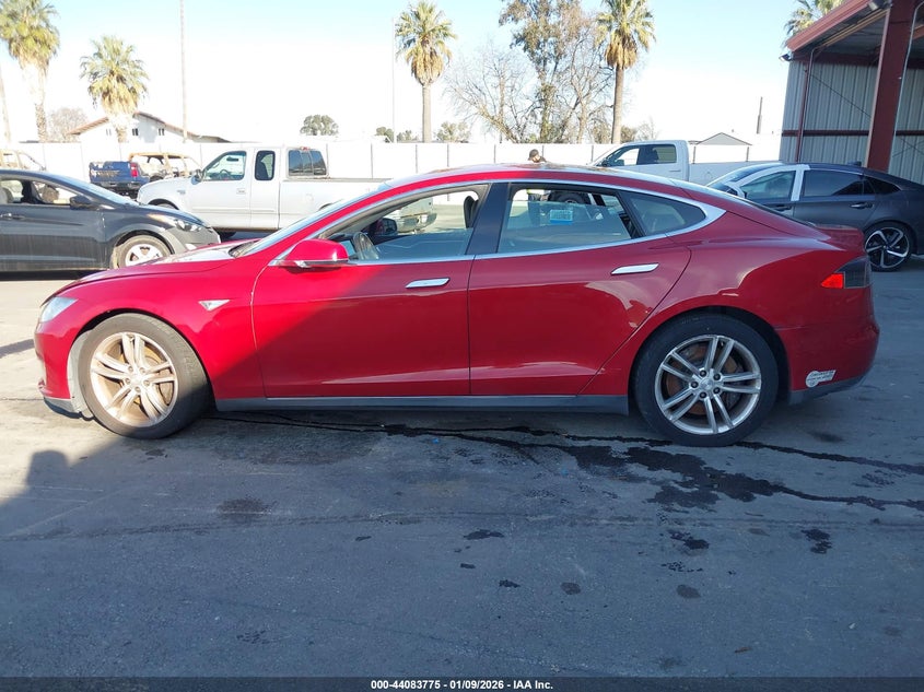 2013 Tesla Model S VIN: 5YJSA1AC3DFP10926 Lot: 44083775