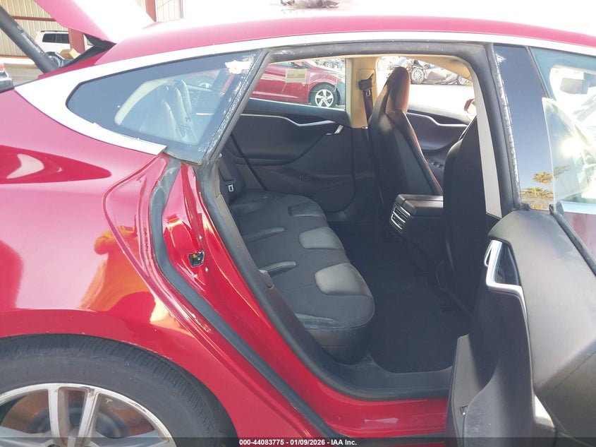 2013 Tesla Model S VIN: 5YJSA1AC3DFP10926 Lot: 44083775