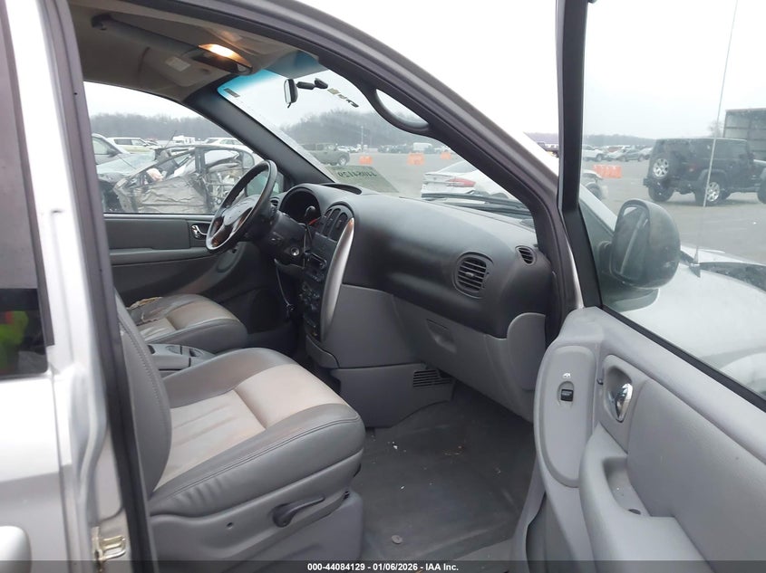 2004 Chrysler Town & Country Touring