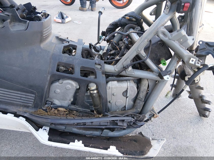 2012 Suzuki An650 An650 A white Lot 111044084772 Vin JS1CP51B8C2100386