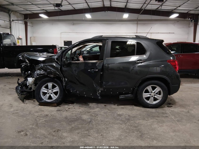 VIN 3GNCJLSB1JL153153 2018 CHEVROLET TRAX LT