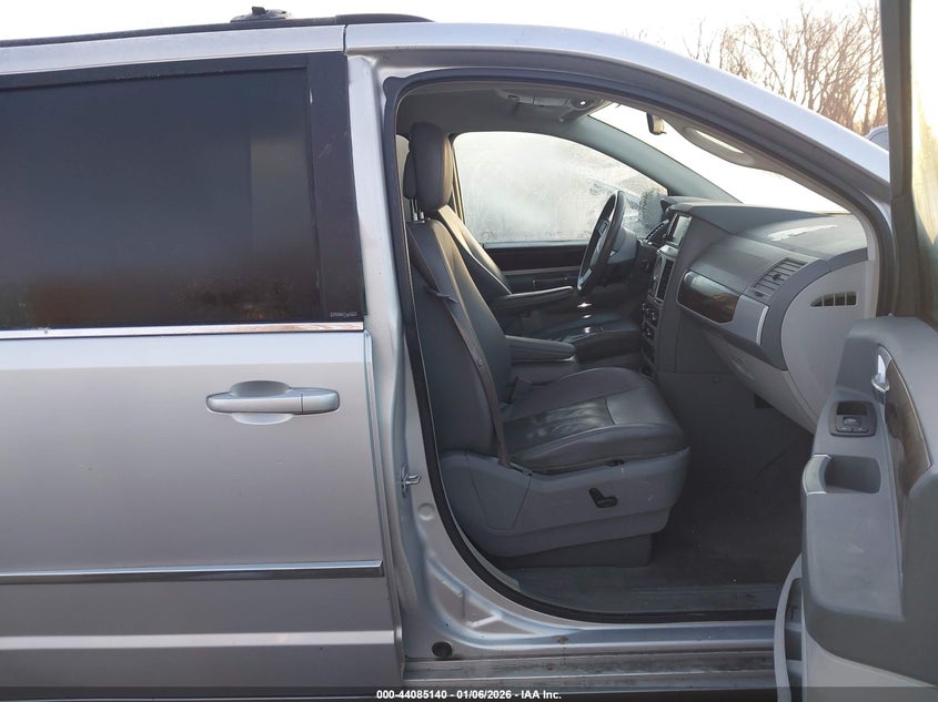 2010 Chrysler Town & Country Touring
