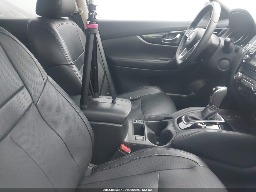 VIN 5N1AT2MT7KC736748 2019 NISSAN ROGUE SL