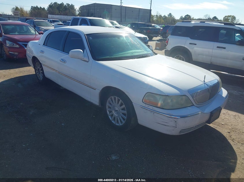 1LNHM81WX4Y617921 2004 Lincoln Town Car Signature auction photo 1