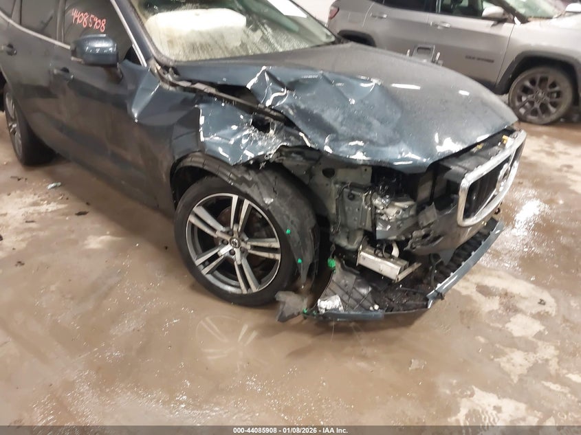 VIN YV4102DK0M1845780 2021 VOLVO XC60 T5 MOMENTUM
